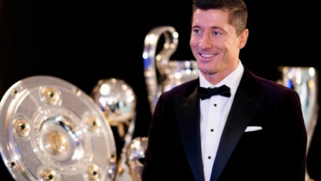 Lewandowski Beats Messi & Ronaldo to Best FIFA Men’s Player Award