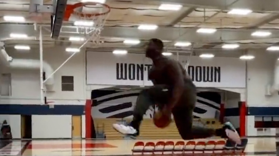 Zion Sends NBA World Into a Spin in Just 3 Seconds